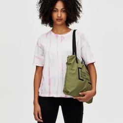Camiseta de manga corta tie-dye rosa colección Primavera Sound Pull & Bear