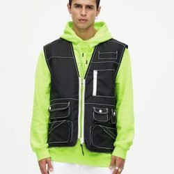 Sudadera verde flúor y chaleco negro colección Primavera Sound Pull & Bear
