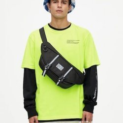Camiseta manga corta verde flúor colección Primavera Sound Pull & Bear