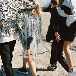 Camisa de cuadros en blanco y negro de la colección primavera/verano 2019 de Pull and Bear