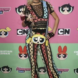 Paris Hilton con colores y transparencias