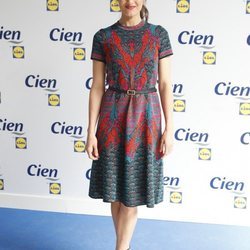 Olivia Molina con vestido estampado