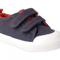 Zapatillas negras y rojas de Garvalín