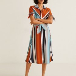 Vestido con estampado multicolor de la nueva colección primavera 2019 de Mango