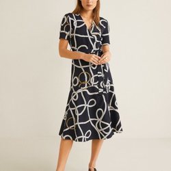Vestido con estampado de cuerdas de la colección primavera 2019 de Mango