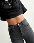 Jeans cintura extra alta gris oscuro nueva colección de Levi's
