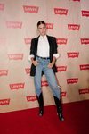 Hailey Baldwin como imagen de Levi's