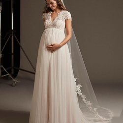 Vestido de novia para embarazadas de la colección crucero de Pronovias 2020