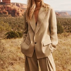 Traje de lino de la colección Studio primavera/verano 2019 de H&M