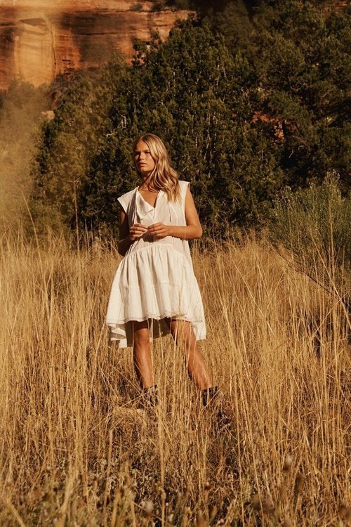 Vestido blanco de la colección Studio primavera/verano 2019 de H&M