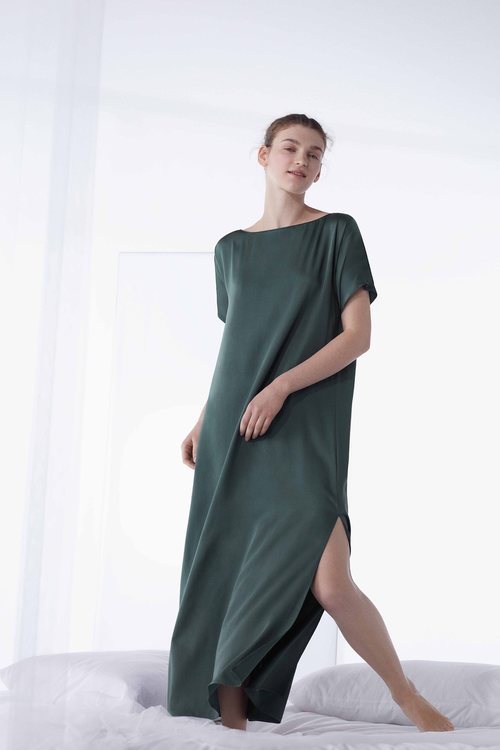 Camisón verde océano de la colección primavera 2019 de Oysho