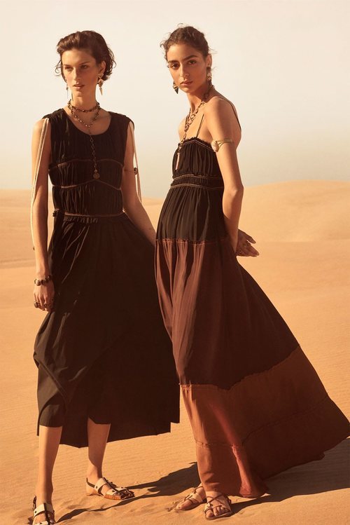 Vestidos oscuros de la colección Studio primavera/verano 2019 de Zara