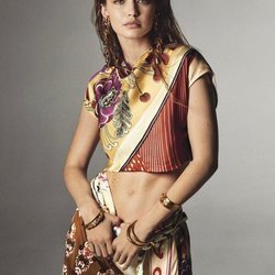 Gidi Hadid con un look satinado de la colección de primavera 2019 de Chloé