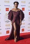 Lupita Nyongo luciendo un escote perfecto