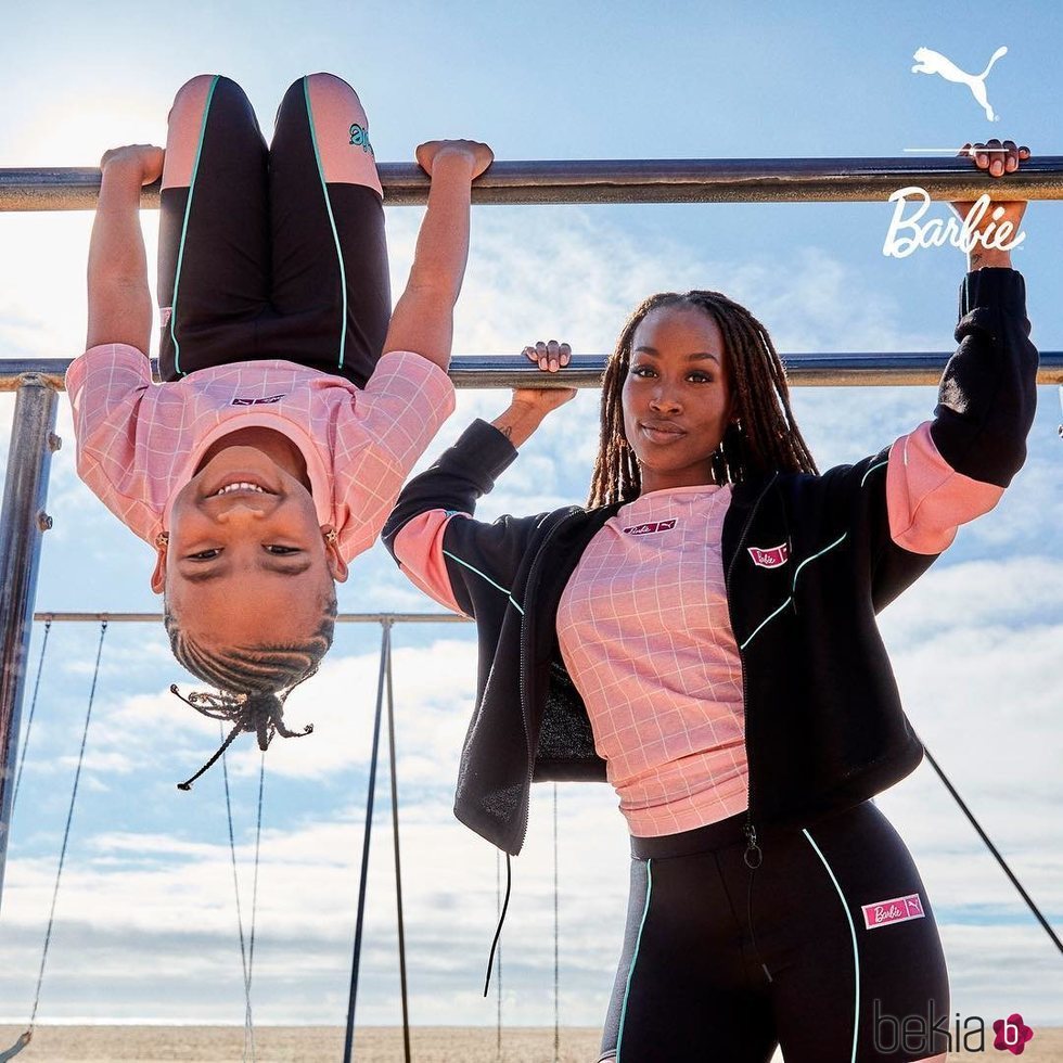 Camiseta y chaqueta rosa y negra de Puma X Barbie