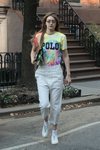 Gigi Hadid con una camiseta Tie Dye