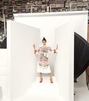 Kaia Gerber vestida de blanco en la colección primavera/verano 2019 de Fendi por Karl Lagerdeld