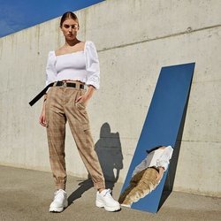 Blusa blanca del lookbook primavera/verano 2019 de Stradivarius