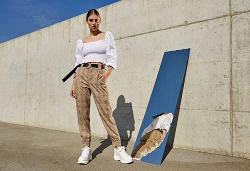Blusa blanca del lookbook primavera/verano 2019 de Stradivarius
