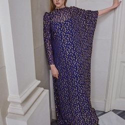 Vestido largo con estampados y corte asimétrico de Pertegaz otoño/invierno 2019/2020