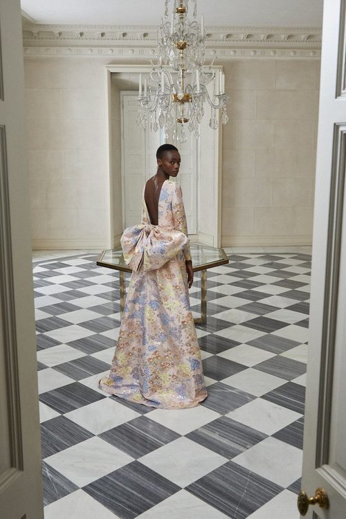 Vestido largo con una lazada en la espalda de Pertegaz otoño/invierno 2019/2020