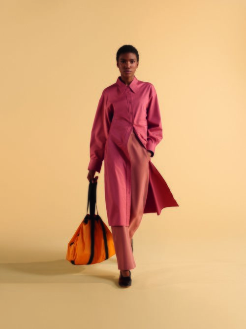 Vestido camisero y pantalón de tiro alto de la colección primavera/verano 2019 de Uniqlo
