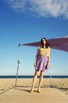 Zahara con pichi y blusa estampada de la colección SS19 de Compañía Fantástica