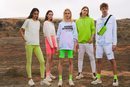 Prendas neón de la colección 'Music Summer Vibes' de Lefties