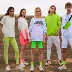 Prendas neón de la colección 'Music Summer Vibes' de Lefties