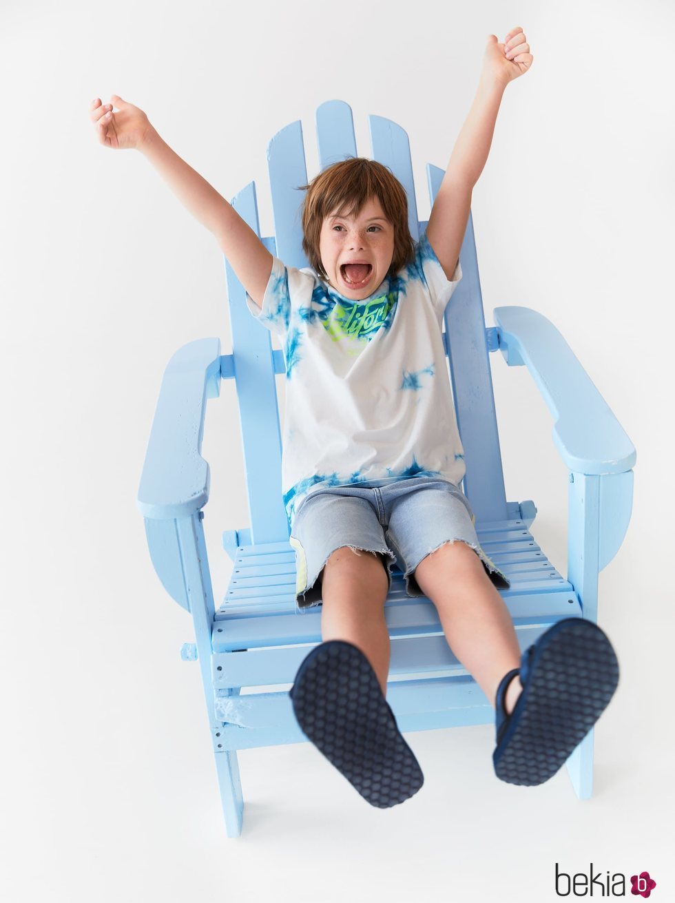 Patrick con camiseta Tie Dye de la colección verano 2019 de Zara Kids