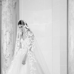 Vestido de escote corazón  de la colección nupcial otoño 2019 de Elie Saab