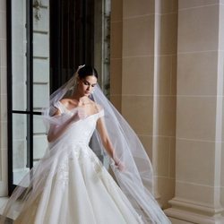 Vestido de hombros caídos de la colección nupcial otoño 2019 de Elie Saab