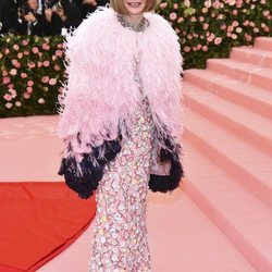 Anna Wintour con un vestido de Chanel en la alfombra roja de la Gala MET 2019