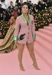 Ashley Graham vestida de Gucci en la alfombra roja de la Gala MET 2019