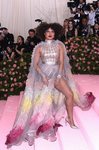 Priyanka Chopra vestida de Dior Alta Costura en la alfombra roja de la Gala MET 2019