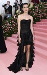 Carlota Casiraghi vestida de Saint Laurent en la alfombra roja de la Gala MET 2019