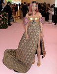 Regina Hall vestida de Gucci by Dapper Dan en la alfombra roja de la Gala MET 2019