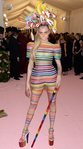Cara Delevingne vestida de Dior en la alfombra roja de la Gala MET 2019