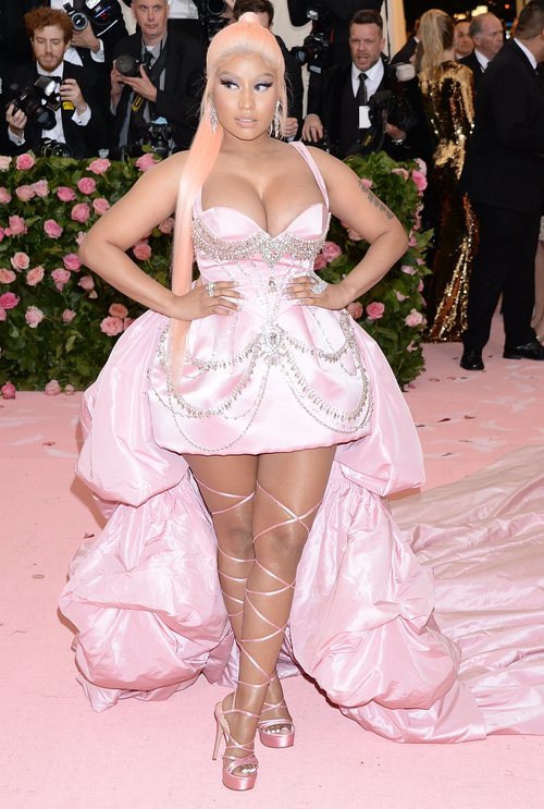 Nicki Minaj con un vestido de Prabal Gurung en la alfombra roja de la Gala MET 2019