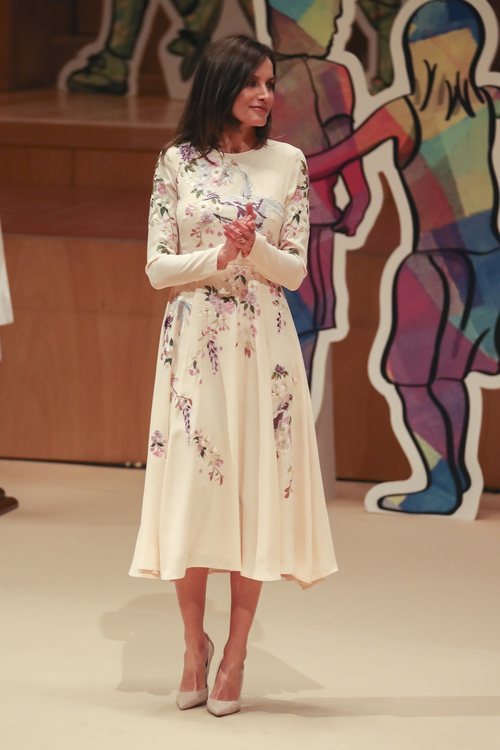 La Reina Letizia repite vestido en el Día Mundial de la Cruz Roja y de la Media Luna