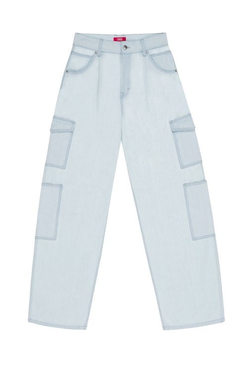 Pantalón cargo vaquero de la colección Pull&Bear by Rosalía
