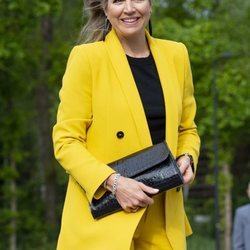 Máxima de Holanda visita la Fundación 'Make a wish' con un traje de Zara