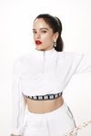 Rosalía con chandal blanco de la colección Pull&Bear by Rosalía