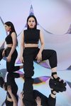 Rosalía con conjunto chandal negro de la colección de Pull&Bear by Rosalía
