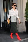 Victoria Beckham con una camisa de su propia firma en Nueva York