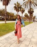 Antonella Roccuzzo con un vestido de Rosa Clará para ir a una boda