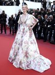 Elle Fannig con vestido de Valentino en el Festival de Cine de Cannes 2019