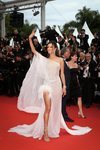 Alessandra Ambrosio con vestido de Ralph & Russo en el Festival de Cannes 2019