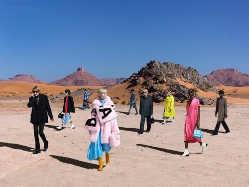 La campaña otoño/invierno 2019 de Balenciaga se llena de color