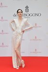 La modelo Coco Rocha posa en el Festival de Cine de Cannes con un vestido glitter y hombreras XL